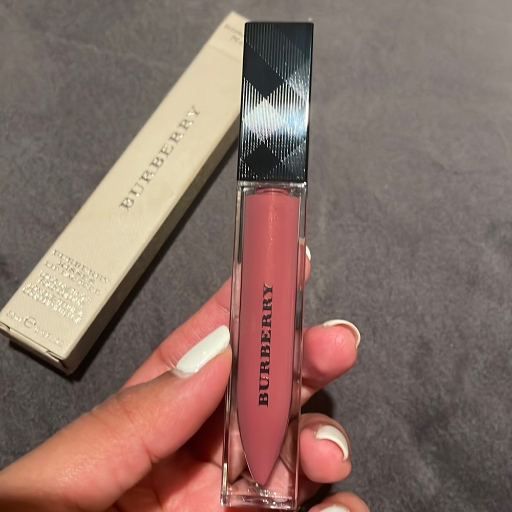 New never used Burberry Kisses Lip Laquer - Rosewood No.16